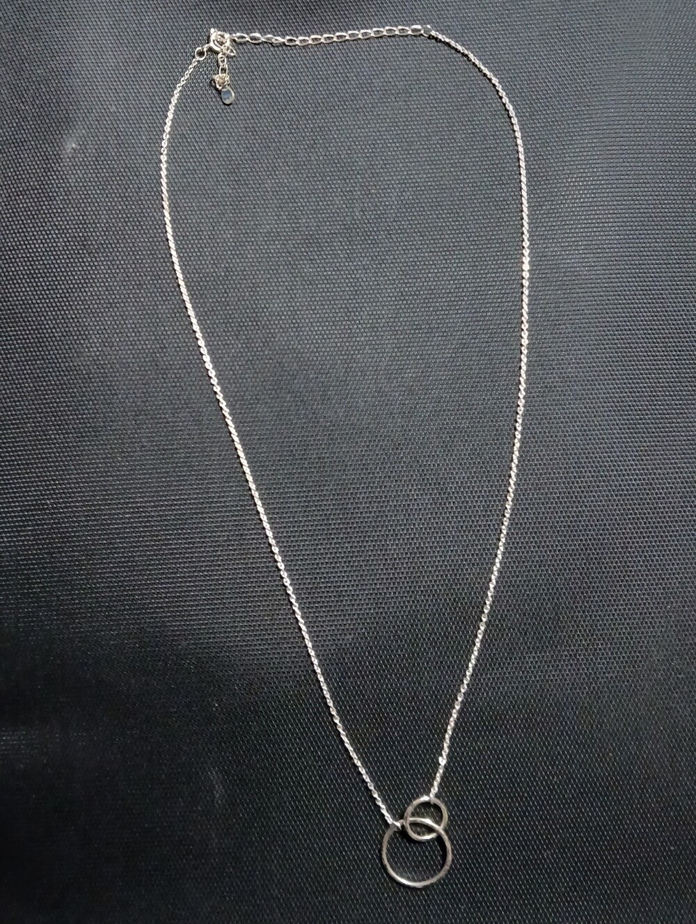 Modern Interlocking Circle Pendant Necklace